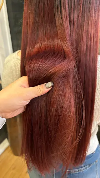ロング カラー 山根 彩未のヘアスタイル