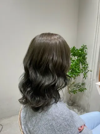 カラー 櫻井 莉子のヘアスタイル