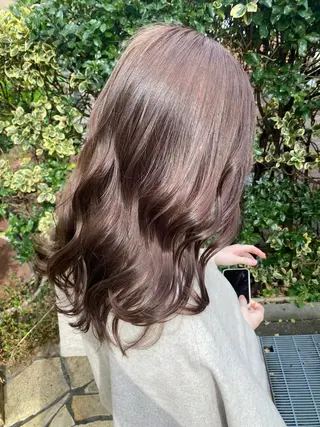 セミロング 古賀 紅音のヘアスタイル