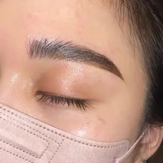 アイブロウ miien(SALONVILLAGE内)所属・MOE /渋谷・明治神宮前のマツエク・マツパデザイン