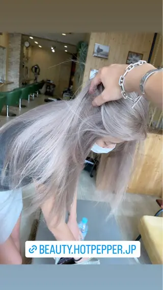 ロング 韓国レイヤー外国人風 透明感カラー髪質改善のヘアスタイル