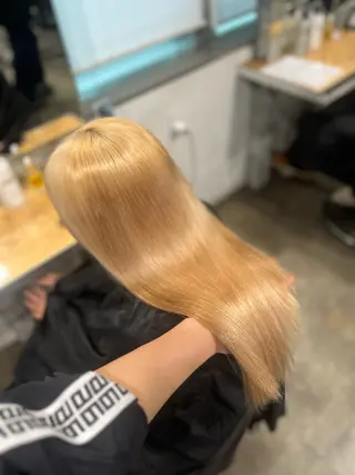 ロング カラー ハイトーンカラー 🦄レイヤーカットのヘアスタイル