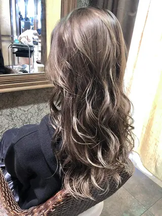 セミロング KIZU 髪質改善 オカルト怪談のヘアスタイル