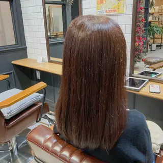 セミロング カラー 山﨑 まなかのヘアスタイル