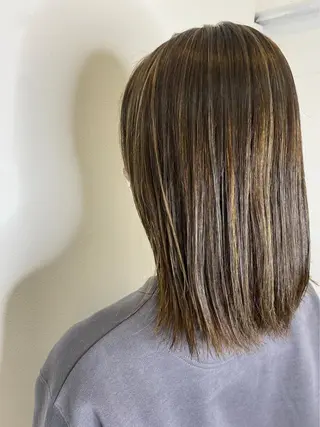 セミロング カラー リルウヘアー 天王寺のヘアスタイル