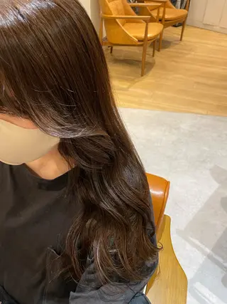ロング カラー シモダ クルミのヘアスタイル