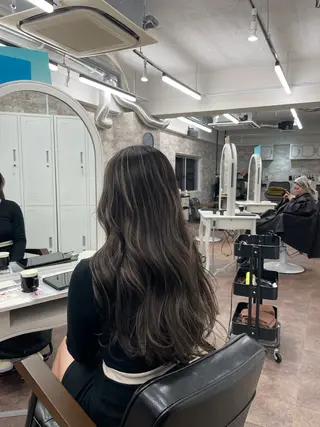 ロング カラー フェードパーマ 新倉幸之助のヘアスタイル