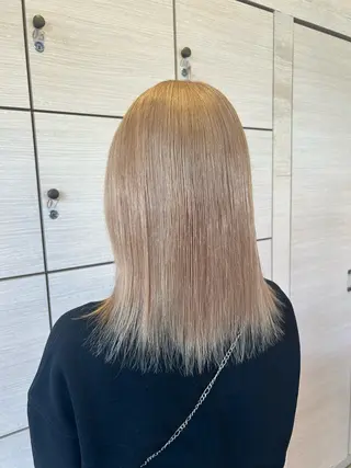 ミディアム カラー 岩永 杏樹のヘアスタイル