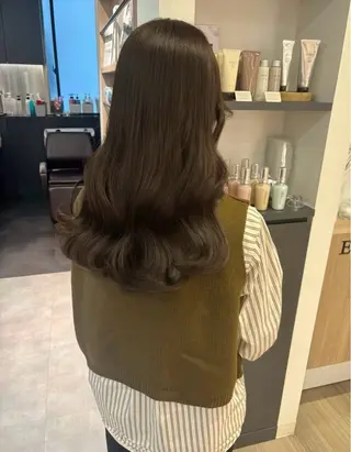 セミロング モテ髪🫧赤み消し カラー表参道きょうこのヘアスタイル