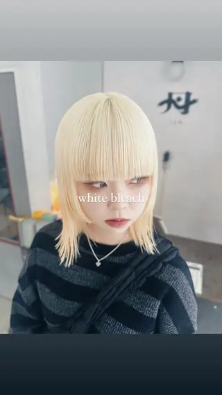 ミディアム カラー 楪 yuzuriha所属・Saaya/レイヤー /ブリーチ/ブロンドのヘアスタイル