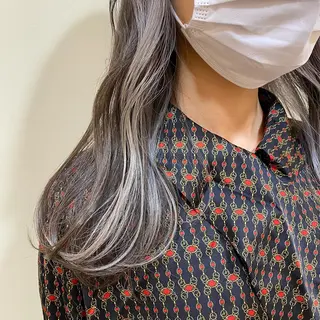 セミロング カラー ANNA /艶髪/ハイトーンのヘアスタイル