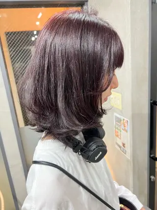 ミディアム maya レイヤーカットのヘアスタイル