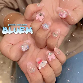 ネイル BLUEM なな🐶のネイルデザイン