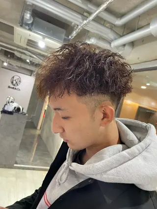 パーマ メンズ Kvell&Co.所属・ハイトーン カラーのヘアスタイル