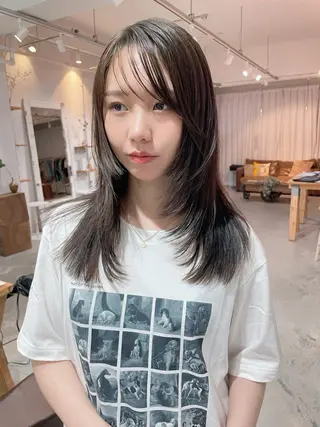 セミロング カラー 匂坂 美優のヘアスタイル