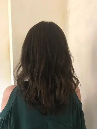 ミディアム 難波 茜のヘアスタイル