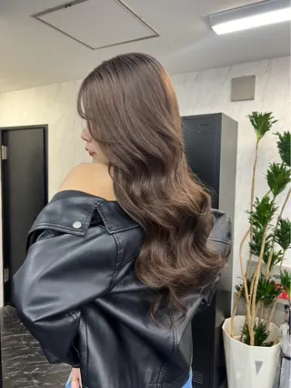 ロング Ria OSAKA所属・Assistant MOEのヘアスタイル