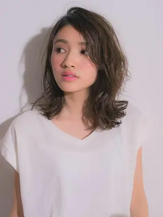 ミディアム カラー パーマ 小濱 秀人のヘアスタイル