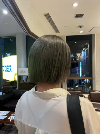 ショート カラー 平居 舞白のヘアスタイル