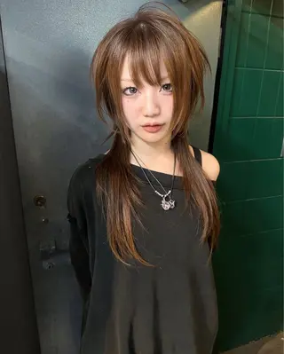 ロング カラー ヘアアレンジ ALLY所属・ウルフカット / ケアブリーチのヘアスタイル