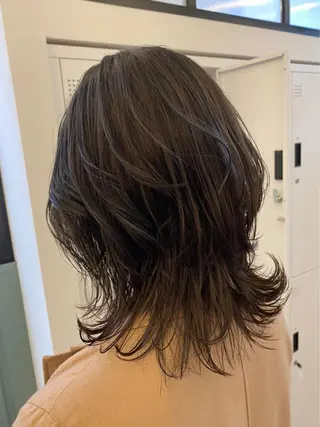 セミロング カラー Emerge 新宿東口店所属・堀山 佳奈のヘアスタイル