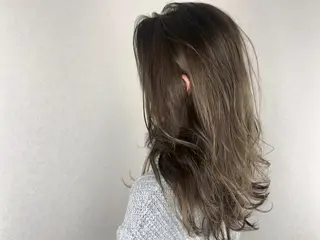 ミディアム Still所属・still .のヘアスタイル
