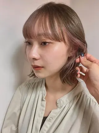 ミディアム カラー 梅田ハイトーン チダ ヒナノのヘアスタイル