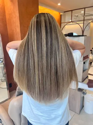 ロング カラー 顔タイプ診断®︎ ハイトーンカラーのヘアスタイル