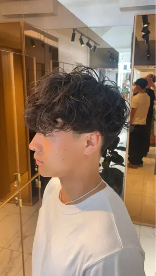 パーマ メンズ LUCEY渋谷所属・フェザーパーマ/ スペインカールのヘアスタイル