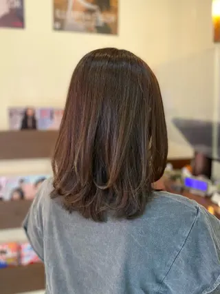 ミディアム カラー 横手 亜紀のヘアスタイル