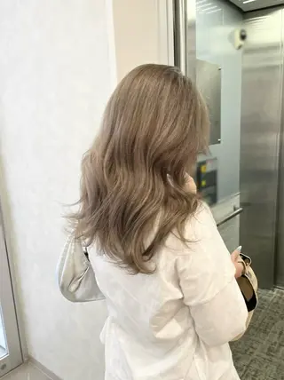 セミロング 💗モテ髪 ハイトーンあや💗のヘアスタイル