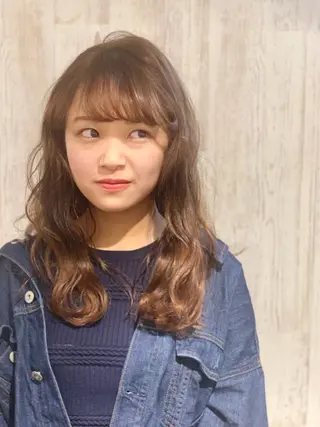 ミディアム 大場 優のヘアスタイル