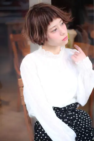 ショート ホワイト&レイヤーカ ットエクステ長畠俊輔のヘアスタイル