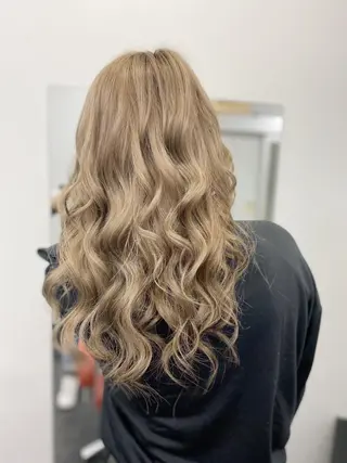 セミロング カラー メンズ ブリーチ特化型✂️ ハイトーンカラー👨のヘアスタイル