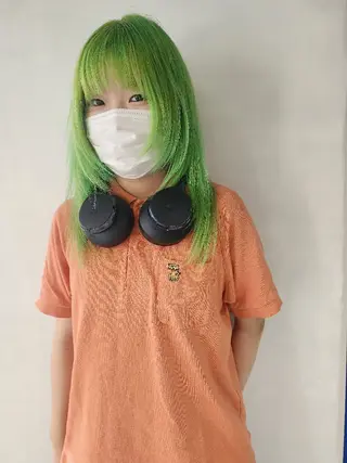 ミディアム Backbocker所属・ハイトーン/ブリーチ /デザインカラーのヘアスタイル