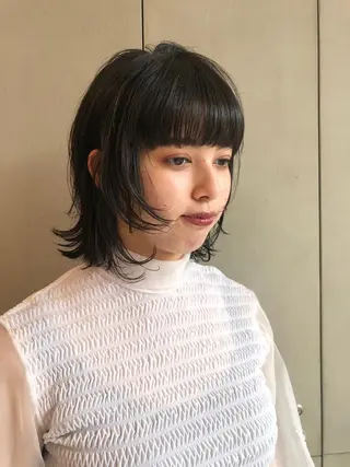 ミディアム 古屋 花織のヘアスタイル