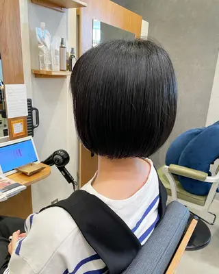 ミディアム カラー 切りっぱなしボブ/ 蒲生四丁目/伊藤瑠唯のヘアスタイル