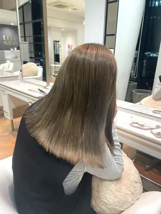 ミディアム カラー ELLE salon サエのヘアスタイル