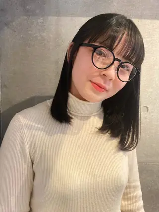 ミディアム カラー 室谷 侑奈のヘアスタイル