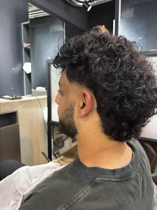 ミディアム CHROM TOKYO the  Barber 新宿店所属・畠山 敦匡のヘアスタイル