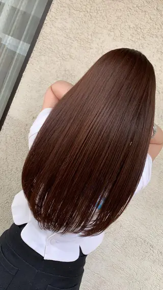 ロング アブアイ所属・艶髪・酸性ストレート フリツのヘアスタイル