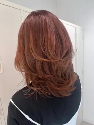 セミロング カラー 艶ハイトーン🔆 ️️️安座間 希のヘアスタイル