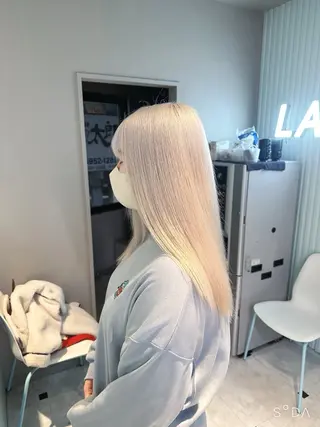 セミロング カラー 🪄池袋ハイトーン 🪄ブリーチカラーのヘアスタイル