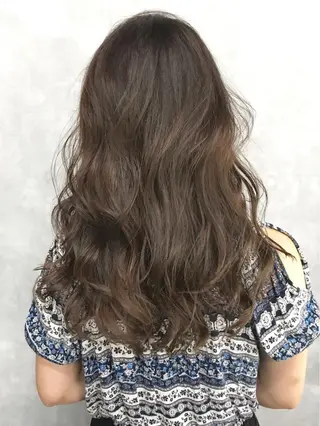 セミロング カラー TOMOYAレイヤー ブリーチ縮毛矯正のヘアスタイル