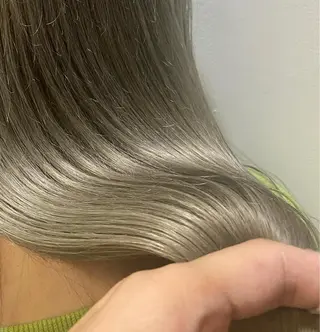 ロング カラー ミルクティーベージュ outaのヘアスタイル