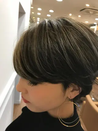 ショート カラー ひろせ かなのヘアスタイル