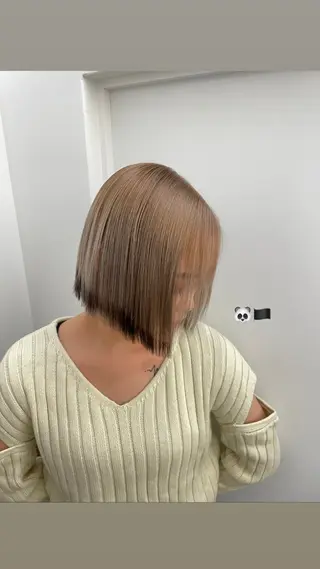 ショート ハイトーン/透明感 カラー/下出有沙のヘアスタイル