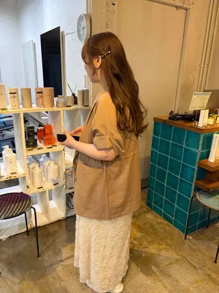 ロング カラー MIOベージュカラー 柔らかいカラーのヘアスタイル