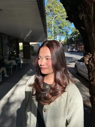 ロング mauve所属・韓国スタイル レイヤーカットのヘアスタイル