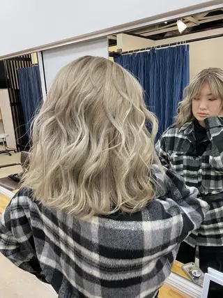 ミディアム カラー ブリーチ特化型✂️ ハイトーンカラー👨のヘアスタイル